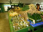 Galerie Vorschaubild: Stand mit Landwirtschaftsprodukten ( Gurken, Wurst, Nudeln)