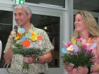 Galerie Vorschaubild: Klassenlehrer mit Blumenstrauß