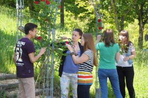 Schüler im garten